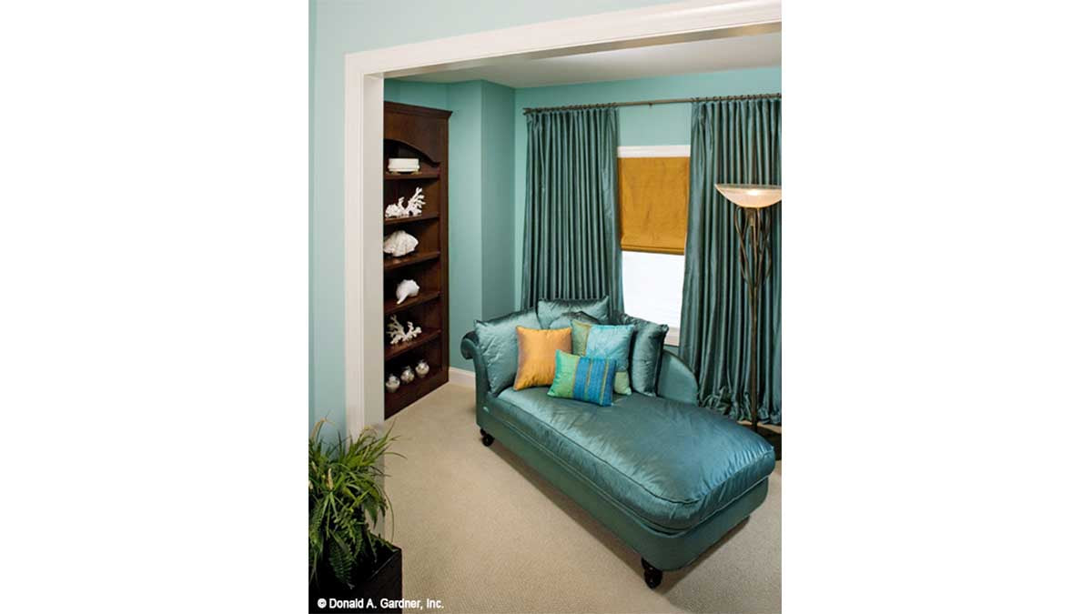 Flat ceiling in the sitting room. The Amherst plan 753.