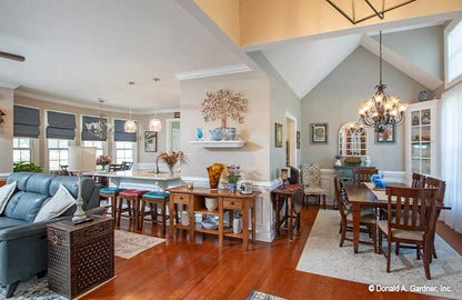 Chandelier over the dining table. The Avant plan 1346.