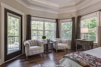 Sitting room with surrounding bay windows in the master suite