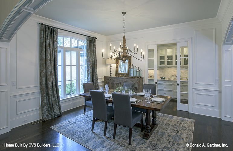 Chandelier and large windows in the dining room. The Carrera plan 1178.