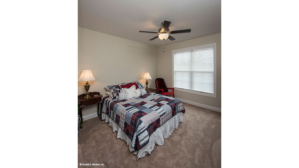 Flat ceiling and double window in the secondary bedroom. The Charlevoix plan 1068,