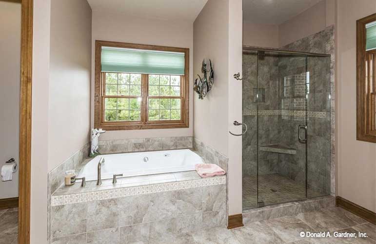 Picture of the master bathroom and tub of house plan 791 The Clairemont