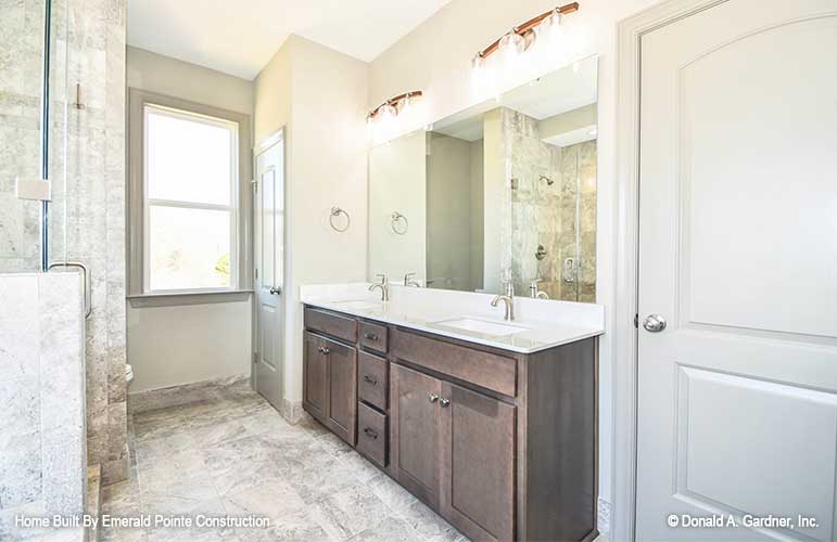 Double sink vanity in the bathroom. The Hazelwood plan 884. 