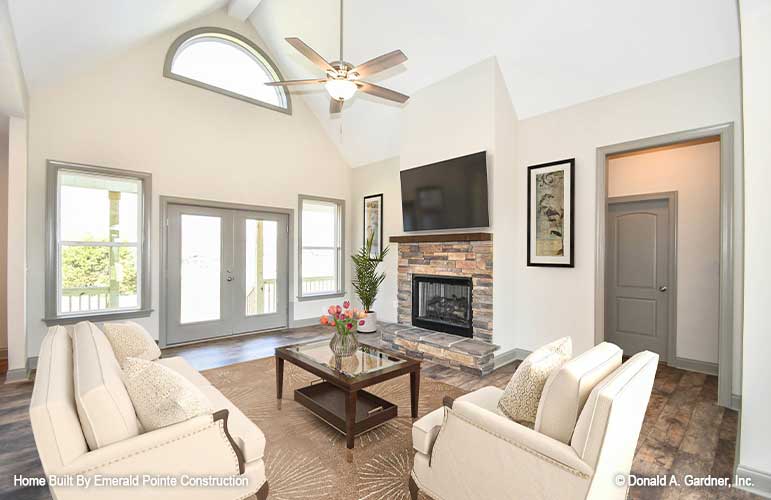 Vaulted ceiling and arched window in the great room. The Hazelwood plan 884. 