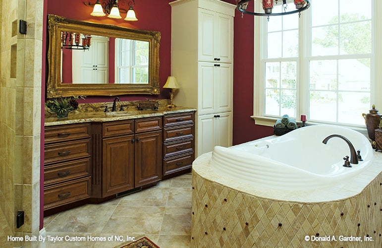 Picture of master bathroom and tub for house plan 990 The Hollingbourne