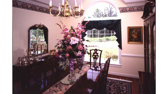 Chandelier and half-moon window in the dining room. The Ingraham plan 332.