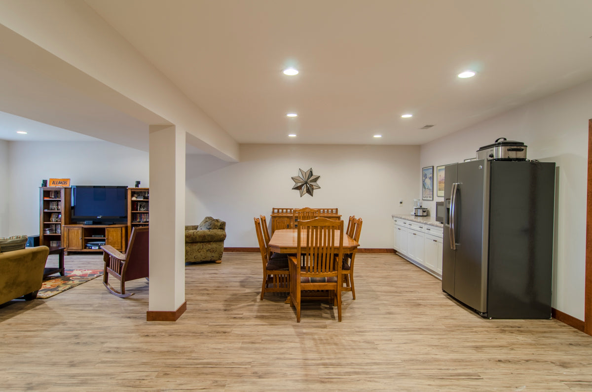 Dining area and kitchenette in the basement. The Irby plan 993.