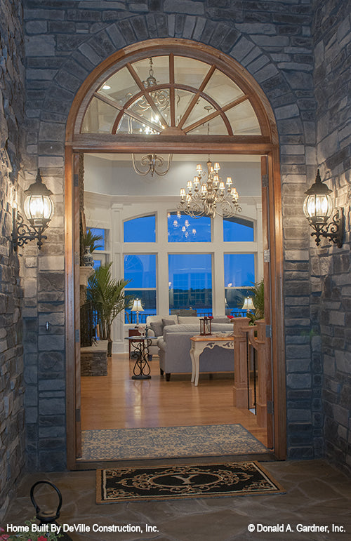 Arched window above front entrance door. The Jasper Hill plan 5020.