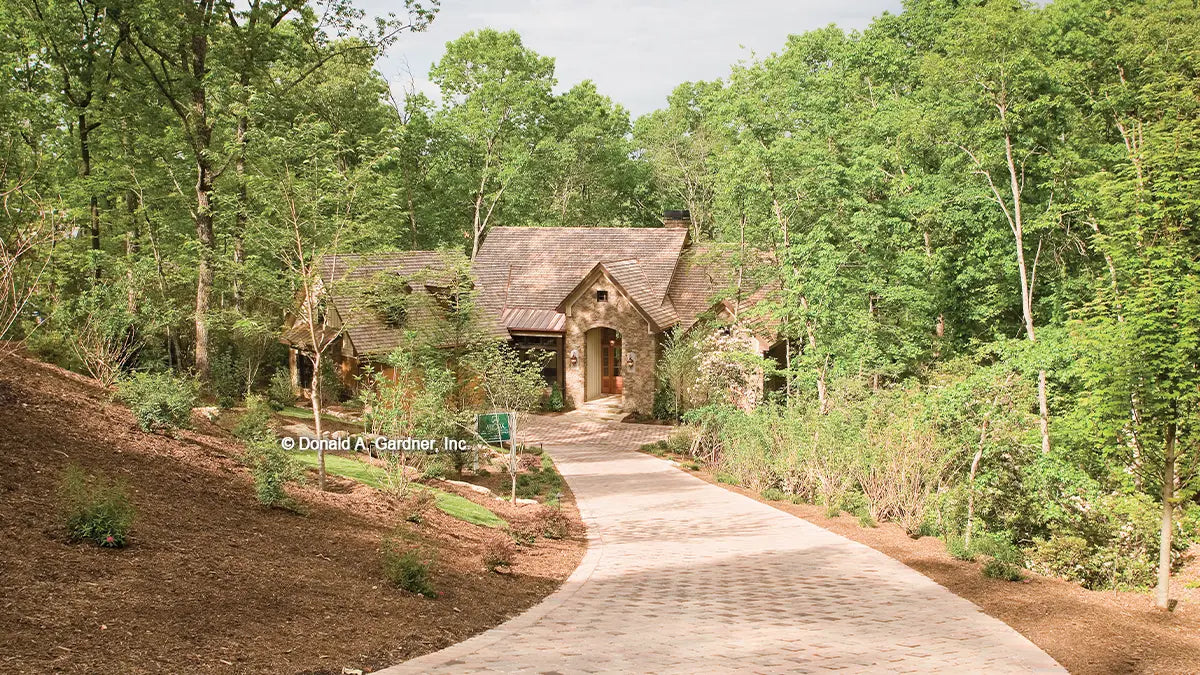 Pathway to front exterior of the Laurelwood plan 5024.