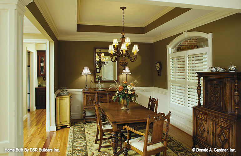 Arched window in the dining room. The Lujack plan 1043.