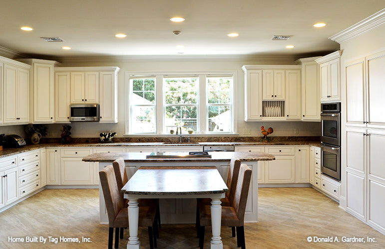 Kitchen island with table extension in the kitchen. The Merrill plan 1209