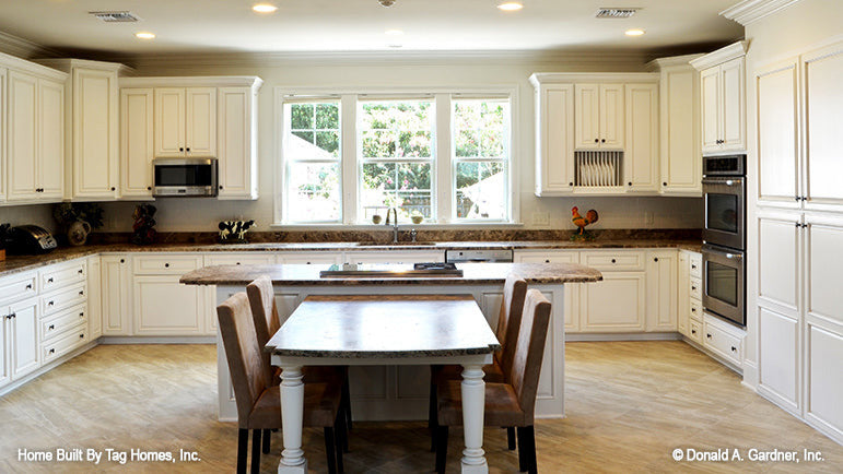 Kitchen island with table extension in the kitchen. The Merrill plan 1209