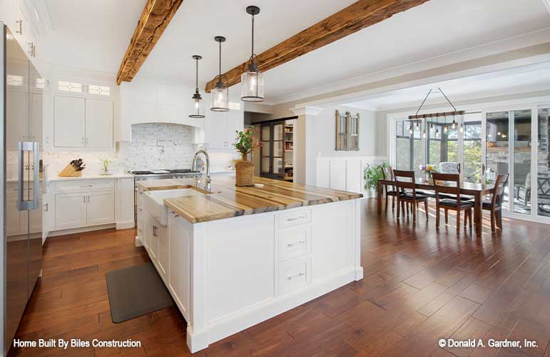 Bright and open full kitchen and dining view. 