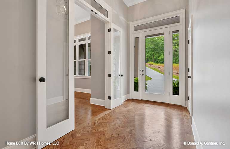 Customer picture for foyer for house plan 1338 The Mosscliff