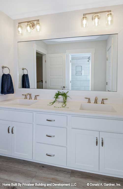 Double sink vanity in bathroom. Percy plan 1503