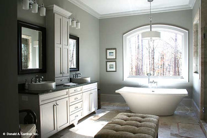 This is a master bath and tub picture for one story house plan 1157 The Richelieu