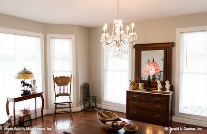 Picture of classic dining room for Riverbend house plan 225