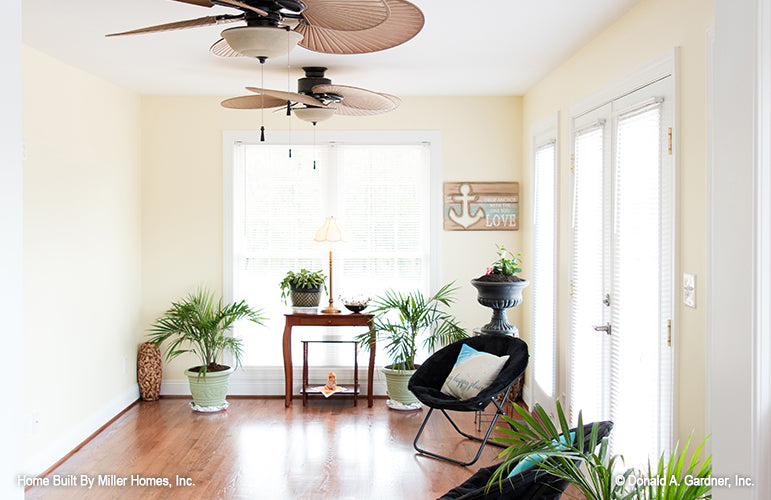 Picture of light and airy sunroom for Riverbend house plan 225