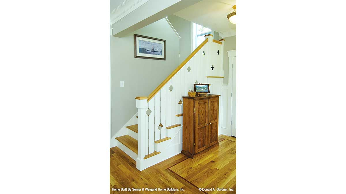 Staircase leading down to the foyer. The Sassafras plan 814.