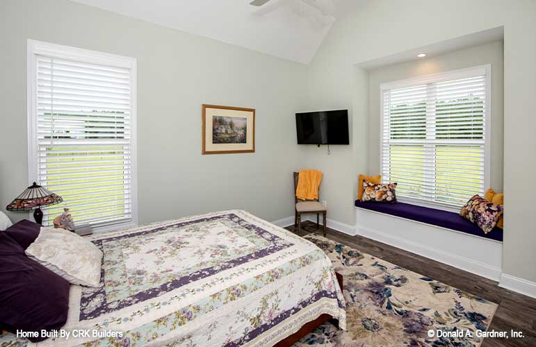 Secondary bedroom with window seat bench. Sloan plan 1528