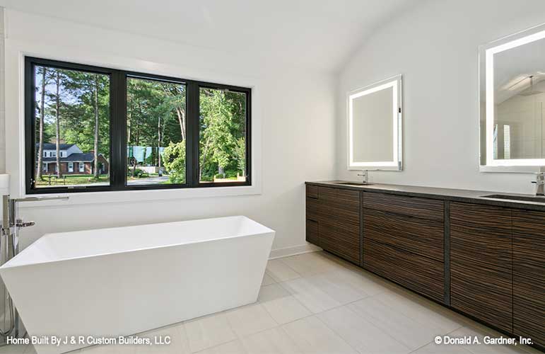 This is a picture of the tub in master bathroom of contemporary house plan 219 The Sundance