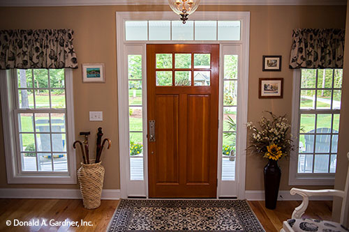 Windows on either side of the entry door in the foyer. The Tamassee plan 333.