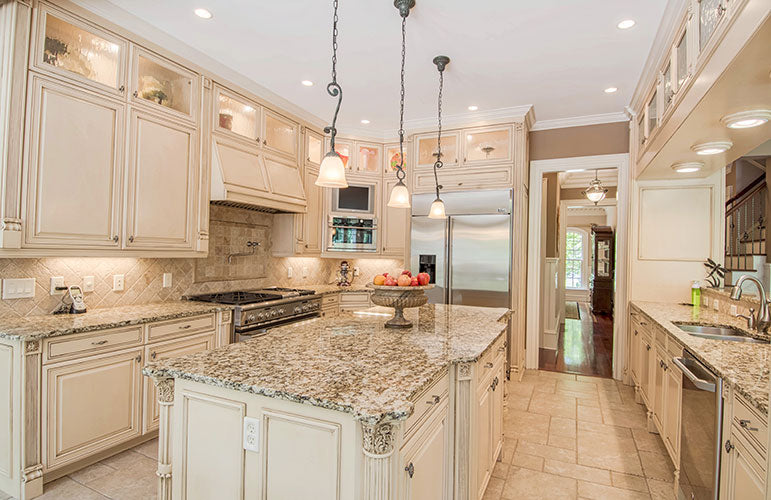 Recessed lighting in the kitchen. The Wedgewood plan 806.