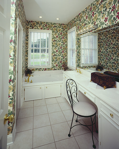 This is a picture of the master bath of traditional house plan 522 The Wentworth